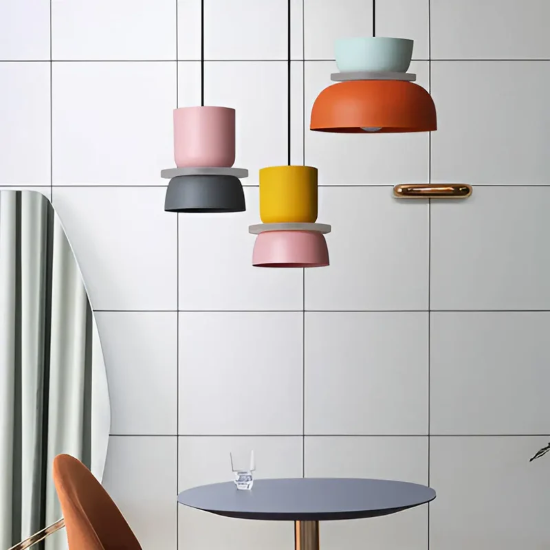 Energieeffiziente LED Pendelleuchte, bunte Macaron Design Lampe für moderne Innenräume.