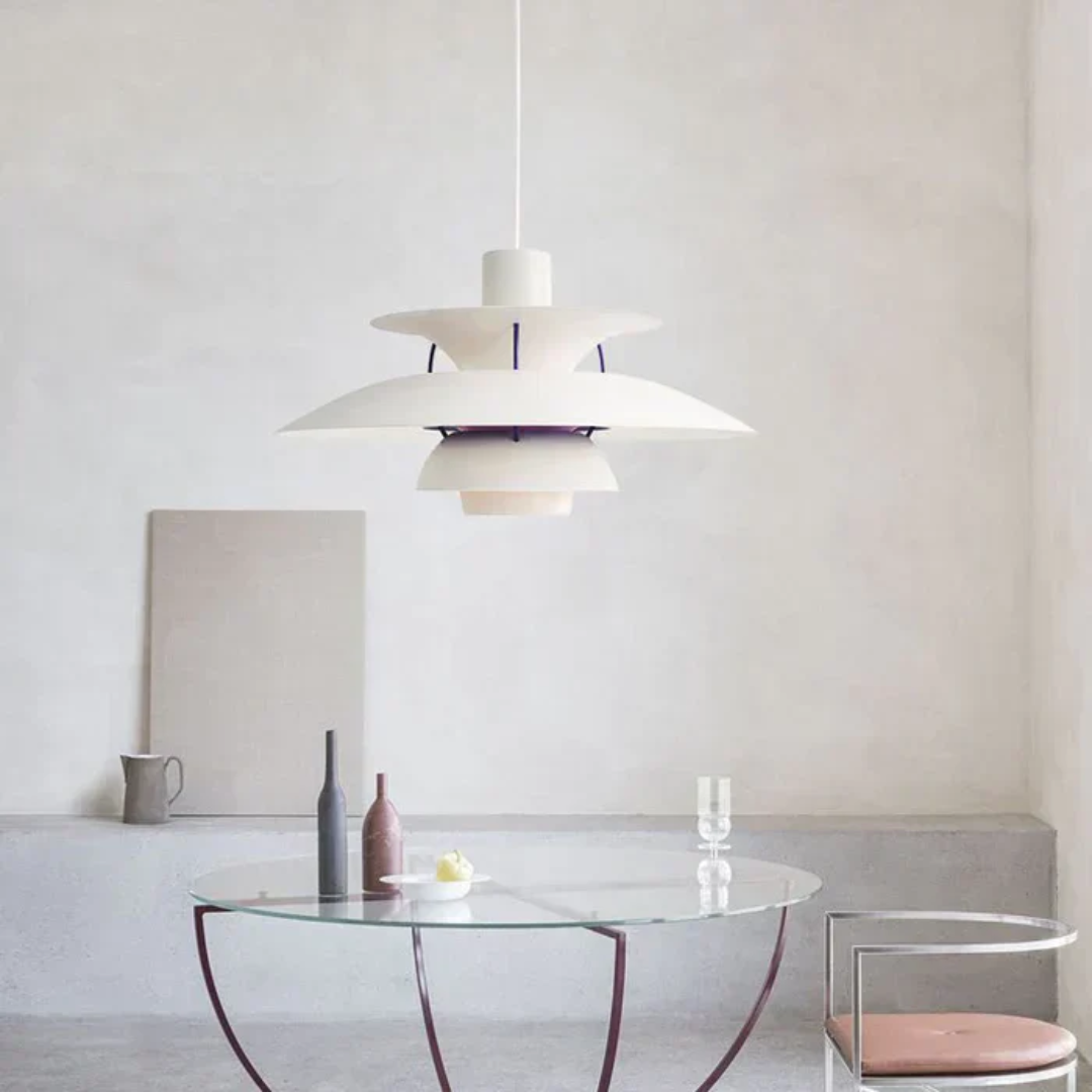 Moderne bunte LED Hängelampe, ideales Lichtkonzept für Ess- und Wohnzimmer.