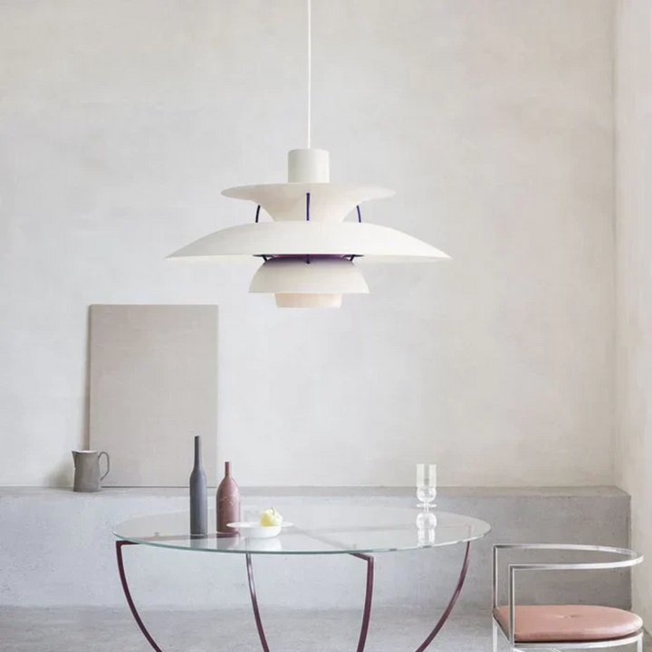 Moderne bunte LED Hängelampe, ideales Lichtkonzept für Ess- und Wohnzimmer.
