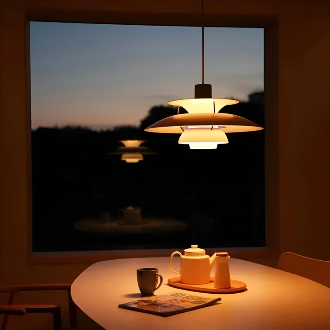 Einzigartige bunte LED Pendellampe, perfekte Dekoration für modernes Wohnen.