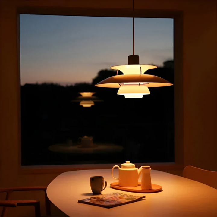 Einzigartige bunte LED Pendellampe, perfekte Dekoration für modernes Wohnen.