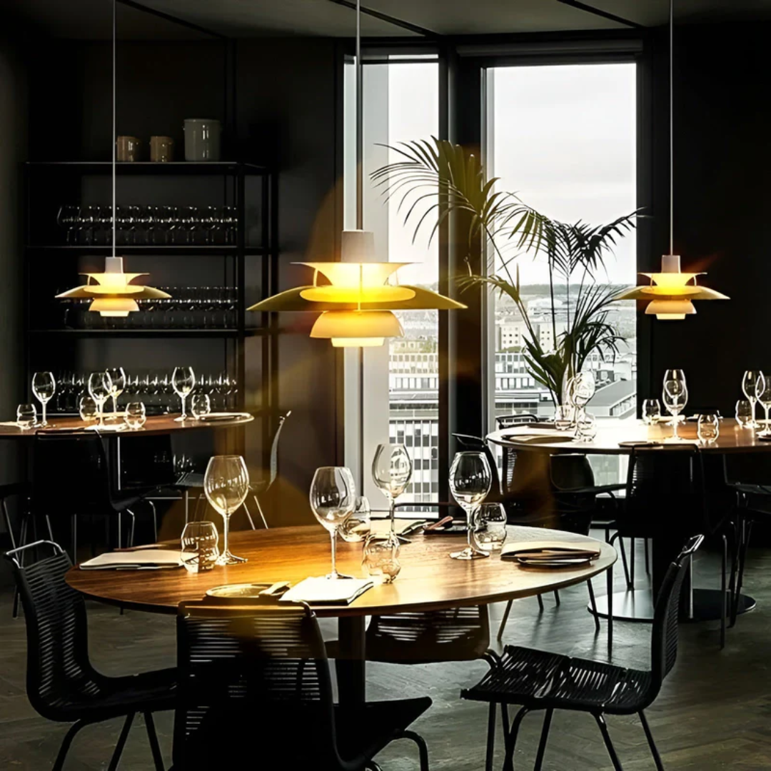 Farbige Designer-Pendelleuchte, LED, schafft ambientes Licht für Ihr modernes Zuhause.