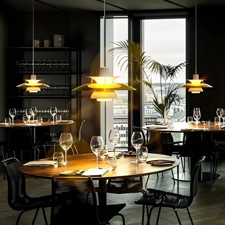 Farbige Designer-Pendelleuchte, LED, schafft ambientes Licht für Ihr modernes Zuhause.