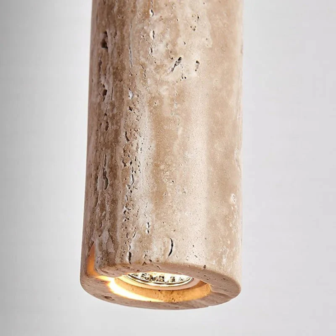 Moderner Travertin Kronleuchter mit LED-Beleuchtung. Minimalistische Wabi-Sabi Hängelampe.