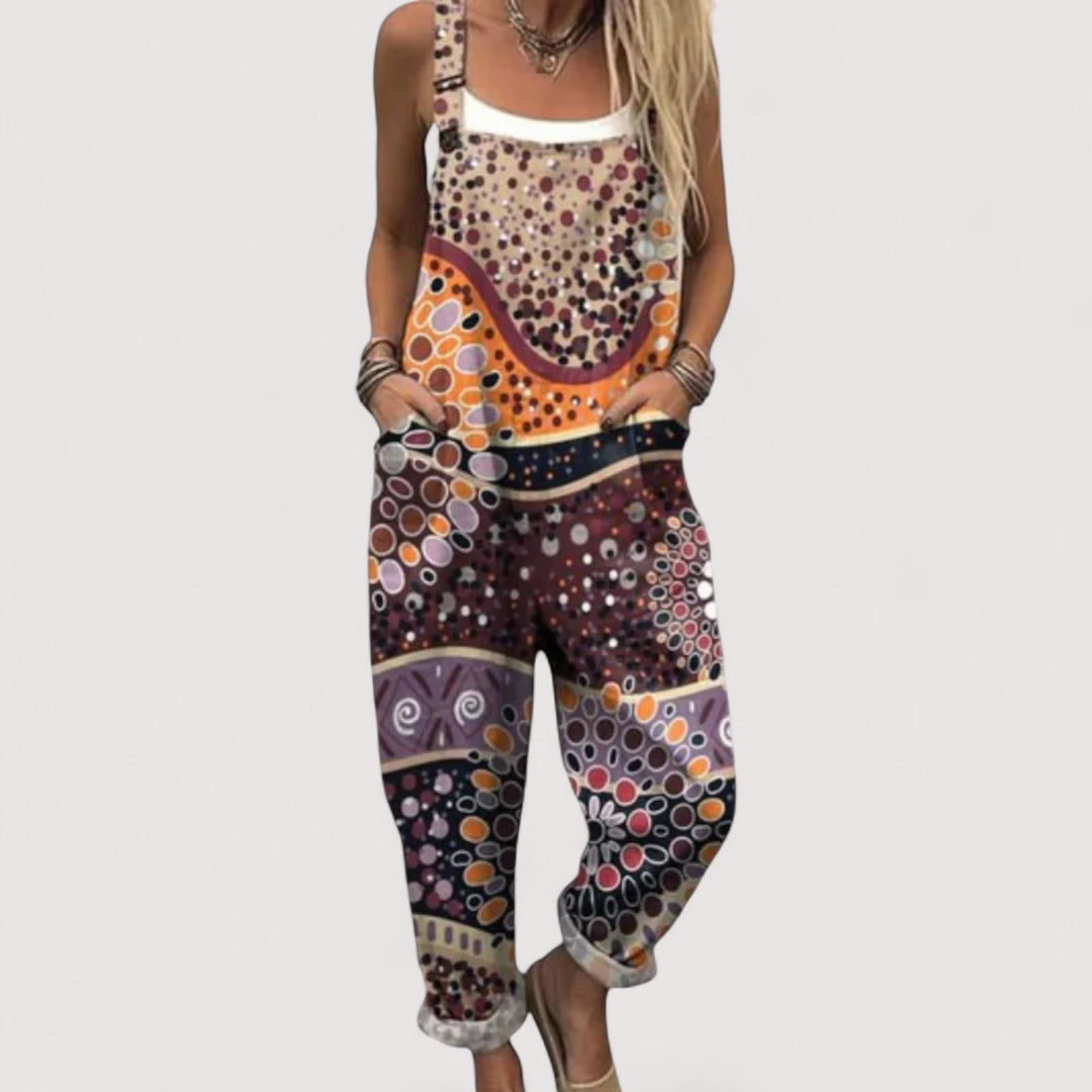 Komfortabler Damen Jumpsuit in lockerer Passform mit weitem Bein. Ein vielseitiger Ein-Teiler für Sommer & Urlaub.