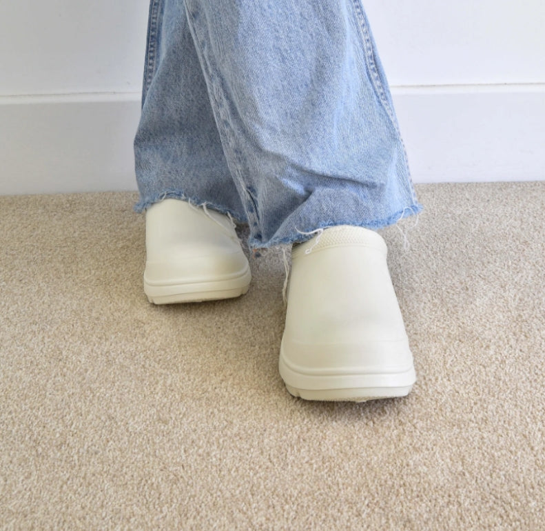 Moderne Komfortclogs Mireille: Stilvolle, wetterfeste Damenschuhe mit extra weicher Cloud-Dämpfung und Halt.