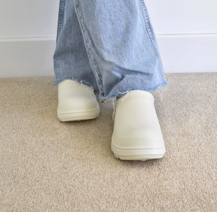 Moderne Komfortclogs Mireille: Stilvolle, wetterfeste Damenschuhe mit extra weicher Cloud-Dämpfung und Halt.