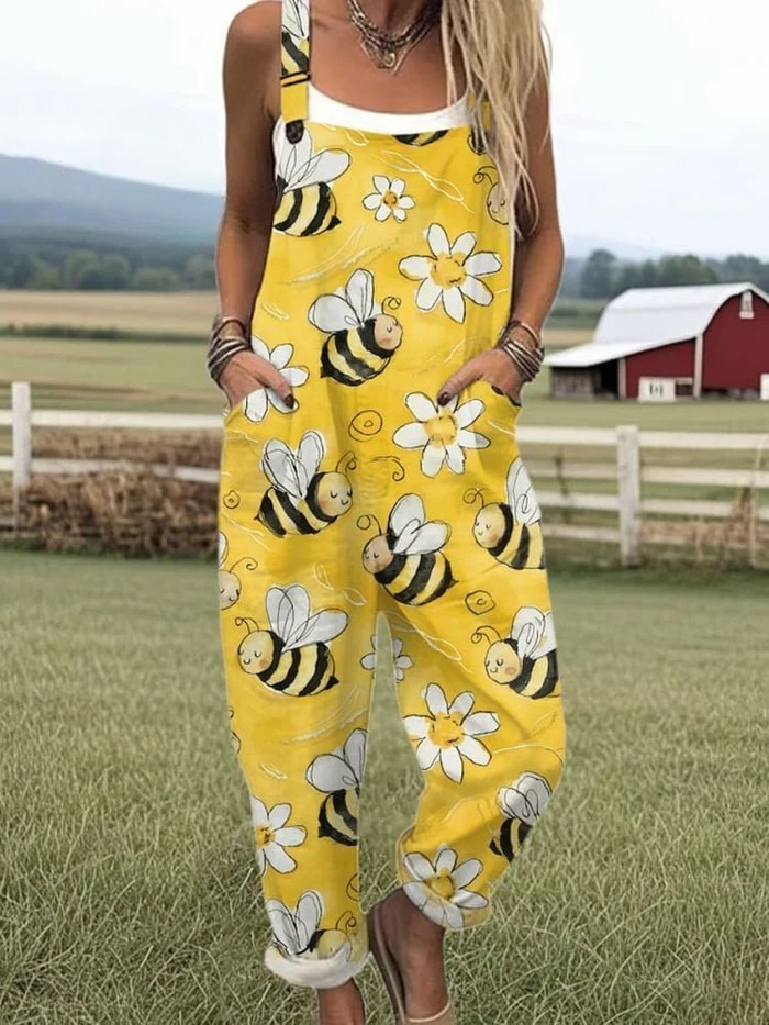 Stilvoller Damen Jumpsuit im Vintage-Stil mit lockerem Schnitt & Blumenmuster für den Sommer.