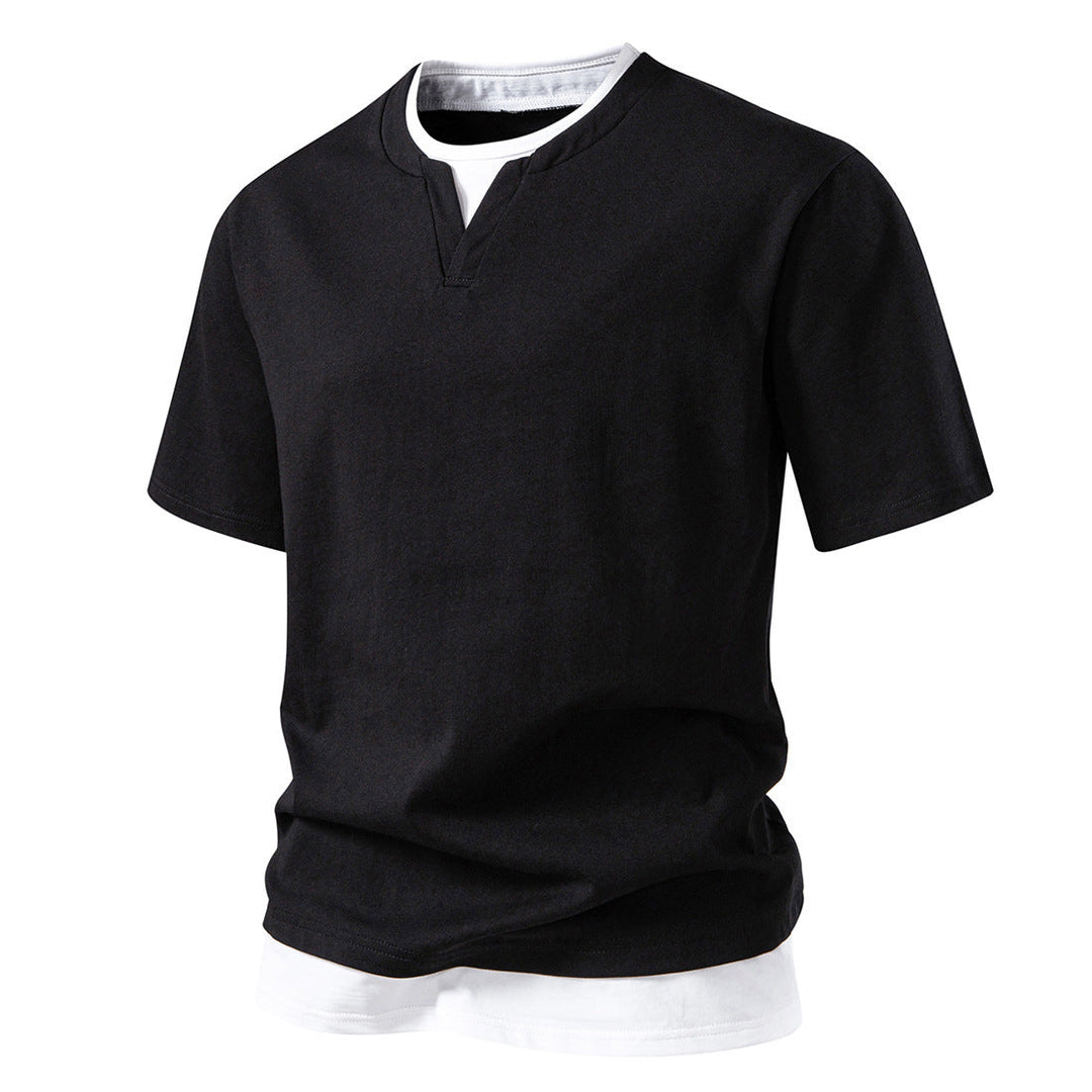 Kurzarm Herren T-Shirt mit modernem V-Ausschnitt und doppeltem Saum für einen lässigen Alltagslook.