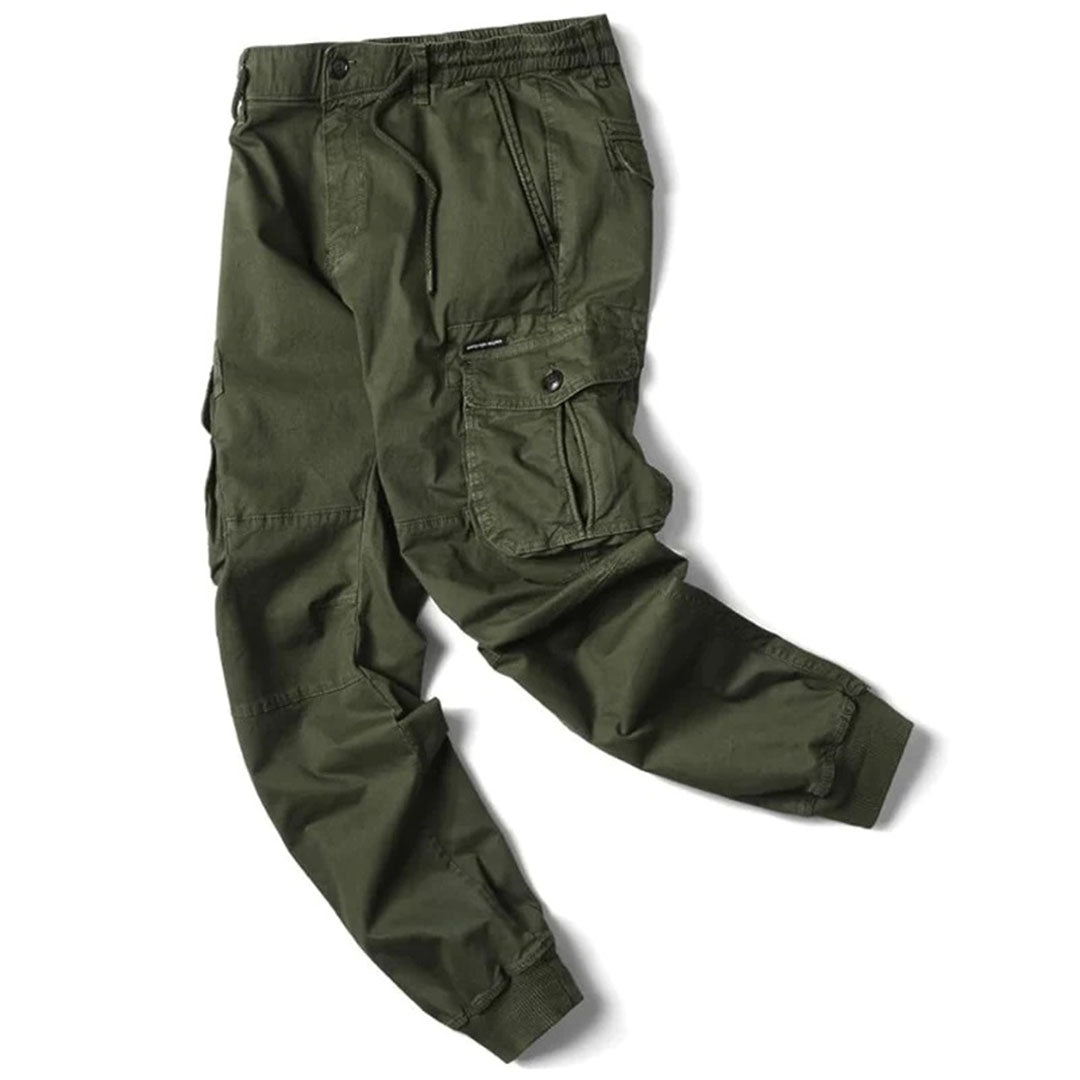 Stylische Herren Cargohose, perfekt als modische Freizeithose für den urbanen Streetwear-Stil.