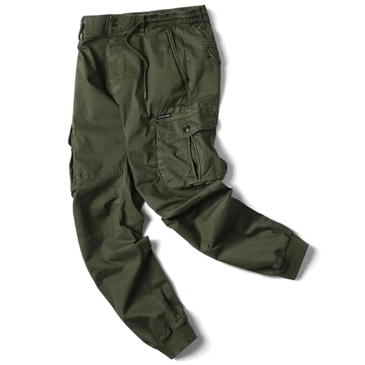Stylische Herren Cargohose, perfekt als modische Freizeithose für den urbanen Streetwear-Stil.