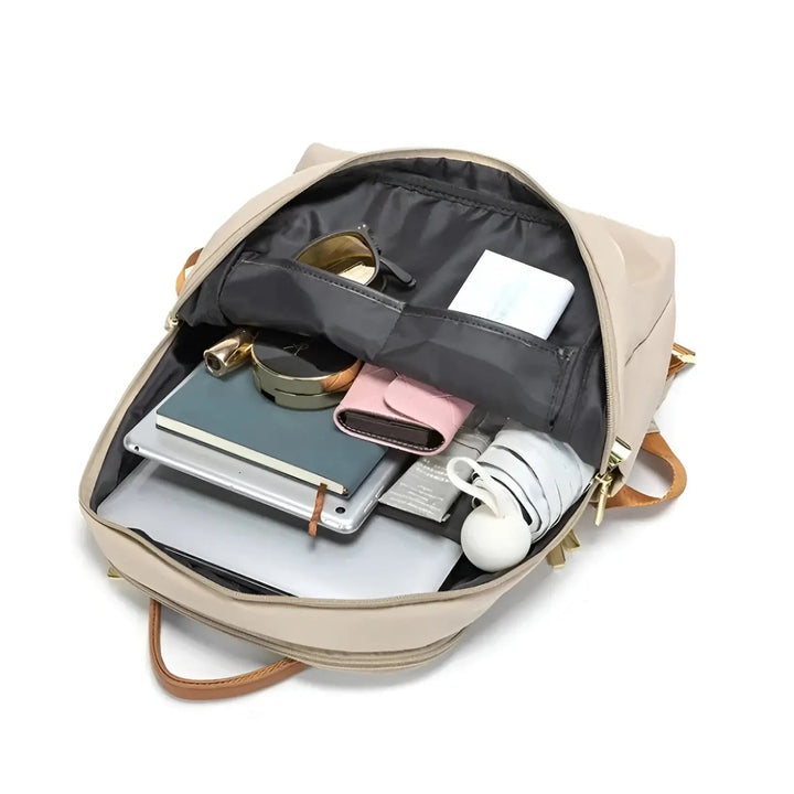 Praktischer Damen Reiserucksack Sophia, wasserdicht & ideal als stilvoller Stadtrucksack für Unterwegs.