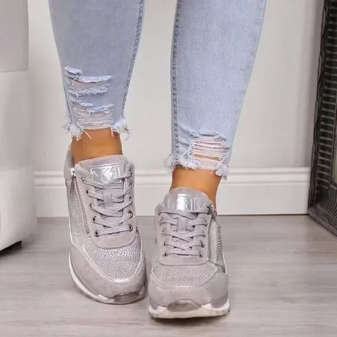 Stylische SolEase Damenschuhe, wasserdicht und rutschfest, optimal für alle Freizeitaktivitäten.