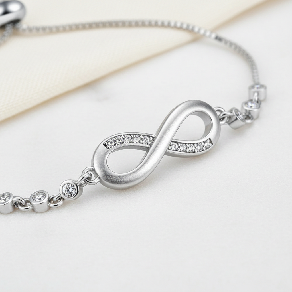 Elegantes Damen Sterlingsilber Armband, Unendlichkeits-Design, besetzt mit funkelnden Zirkonia.