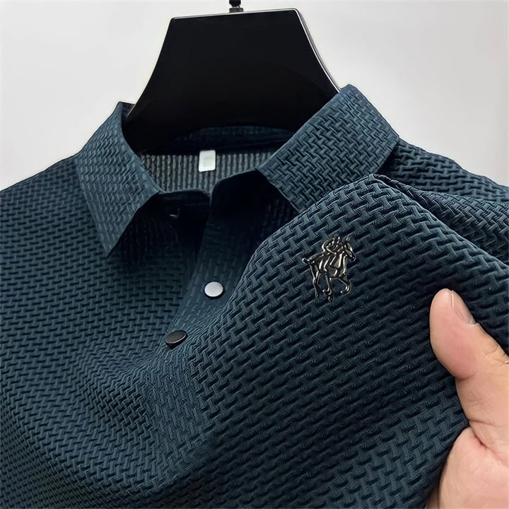 Auswahl an modernen, bügelfreien Herren Slim Fit Polohemden in verschiedenen Farben.