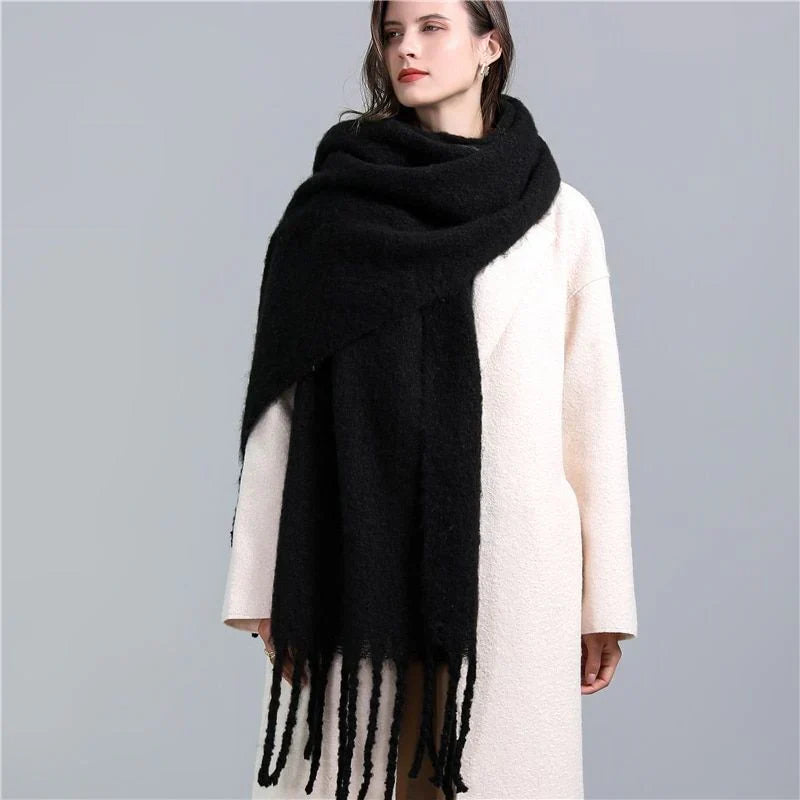 Stilvoller Damenschal, kariert, aus weichem Polyester. Kuschelig warm für Herbst & Winter. Ideales Geschenk.