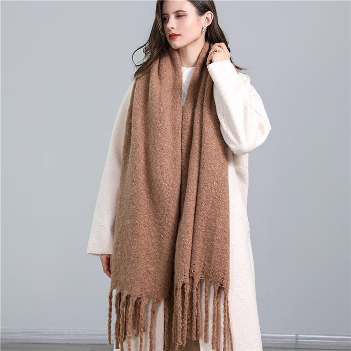Weicher Damenschal, kariert, kuschelig warm, für Herbst & Winter. Elegantes Polyester-Accessoire mit Fransen.