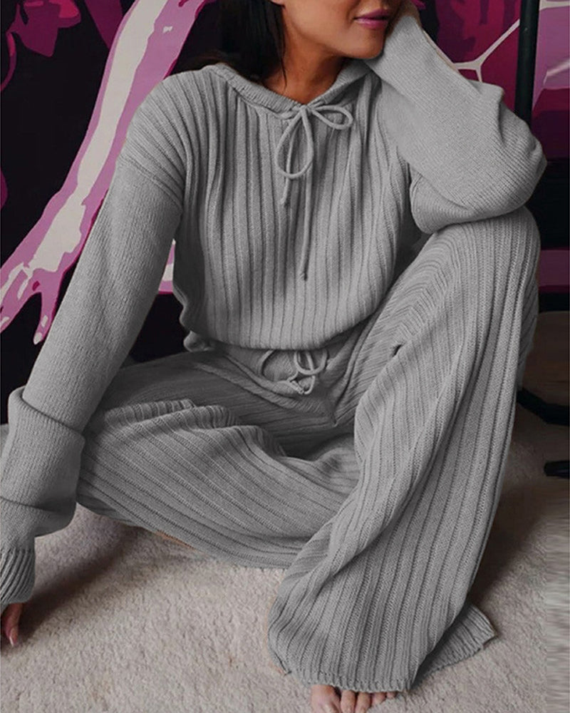 Damen Pyjama-Set mit Kapuze für entspannte Abende. Komfortabler Hausanzug & Loungewear, perfekt zum Relaxen.
