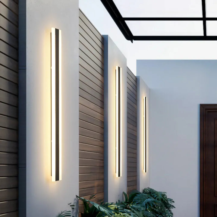 Moderne LED Wandlampe für Garten und Terrasse, langlebige Außenbeleuchtung, ideal für Eingangsbereich.