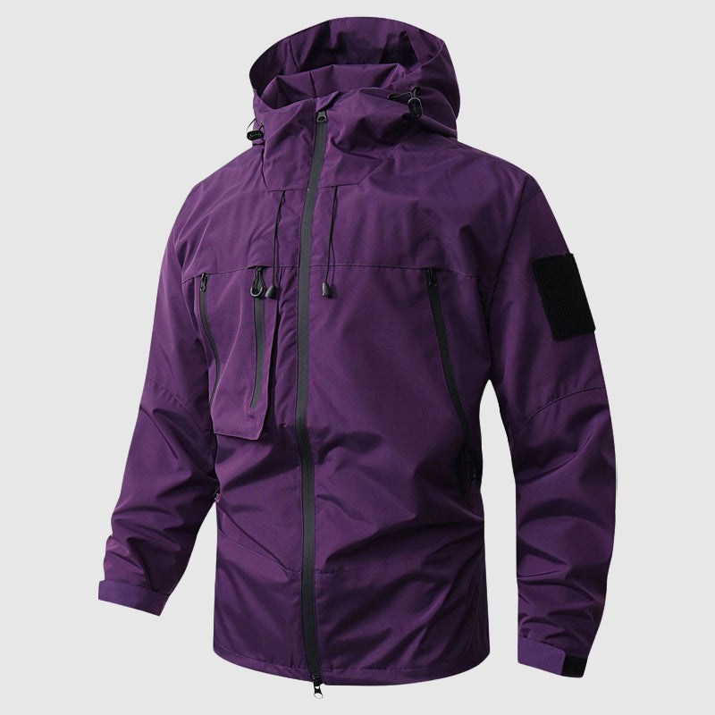 Stylische Herren Outdoorjacke mit Kapuze, als zuverlässige Freizeitjacke für Stadt & Natur.