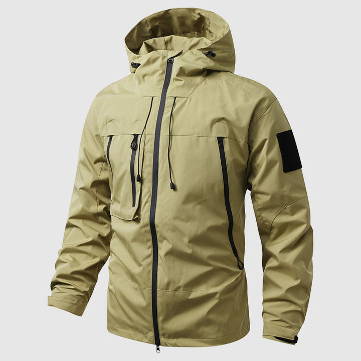 Vielseitige Herren Regenjacke, leicht & packbar, perfekt für unvorhersehbares Wetter unterwegs.