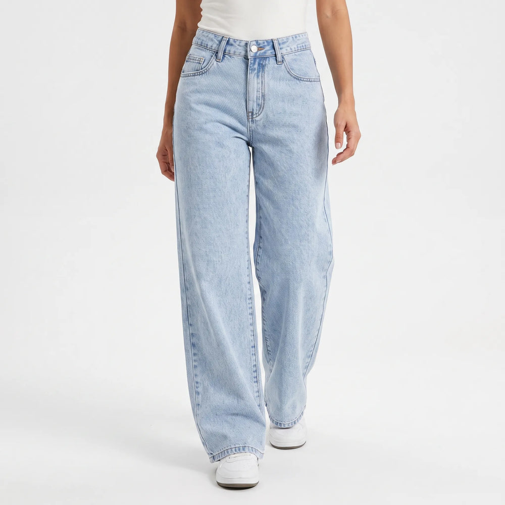 Modische weite Damen Jeans mit lockerer Passform und geradem Bein für einen bequemen Look.