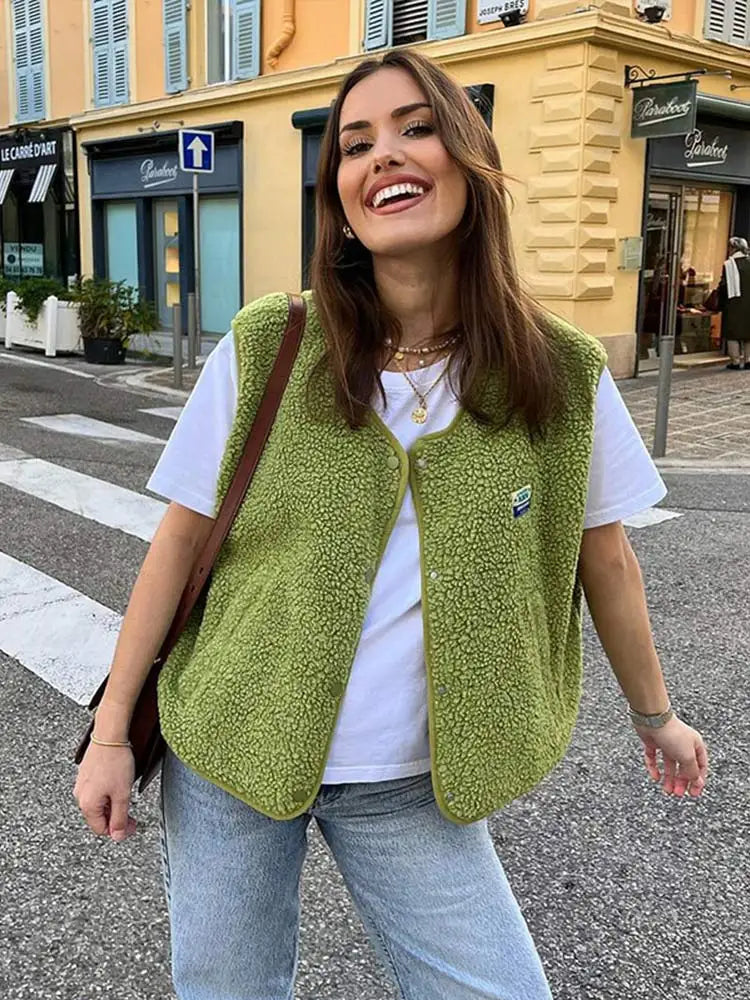 Kuschelige, ärmellose Damenweste, ideal für Layering im Herbst und Frühling. Vielseitig für Freizeitmode.