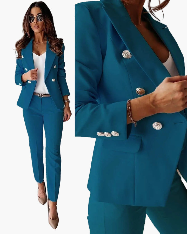 Hochwertiger Damen Business Anzug in modernem Tailoring. Komfortabler Stoff für professionelle Eleganz.