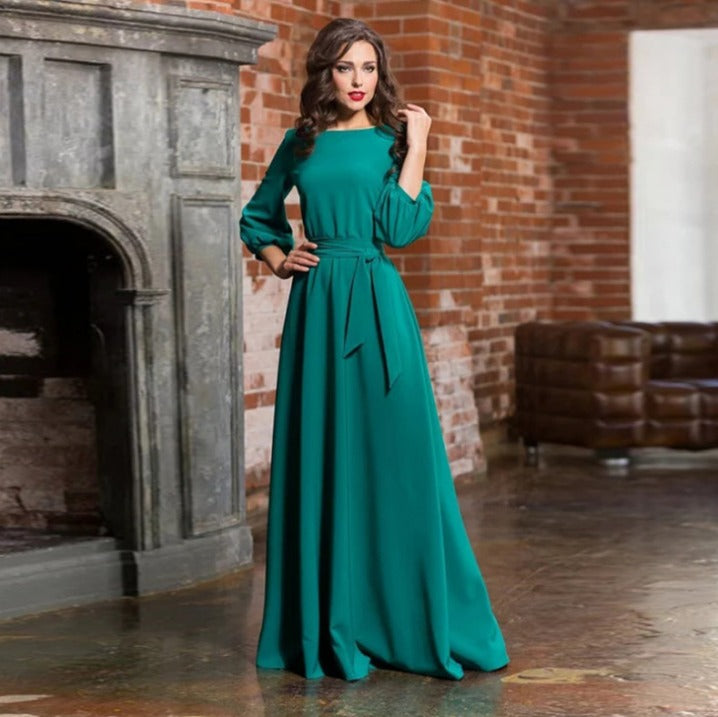 Schickes Maxikleid mit langen Ärmeln für Frauen, ideal als Hochzeitsgastkleid oder elegantes Abendkleid.