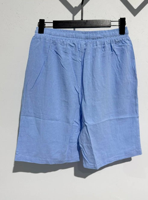Bequeme, unifarbene Herren Sommershorts für Freizeit & Urlaub. Klassische, leichte kurze Hose für den Sommeralltag.