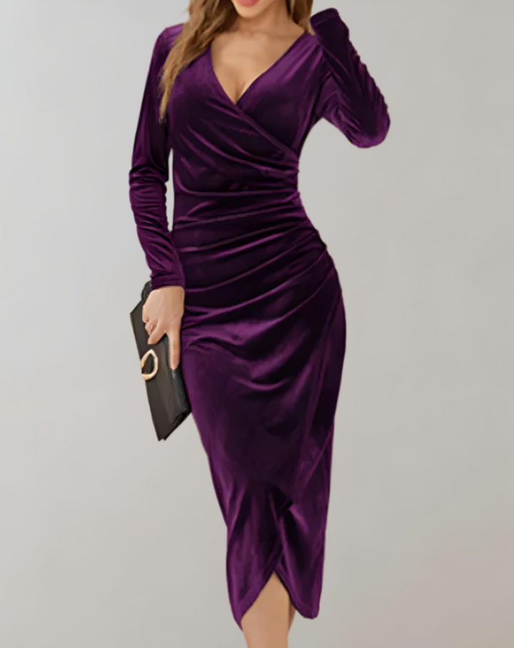 Schickes Damen Abendkleid im Wickel-Stil. V-Ausschnitt, Rüschenärmel und elegante Passform.