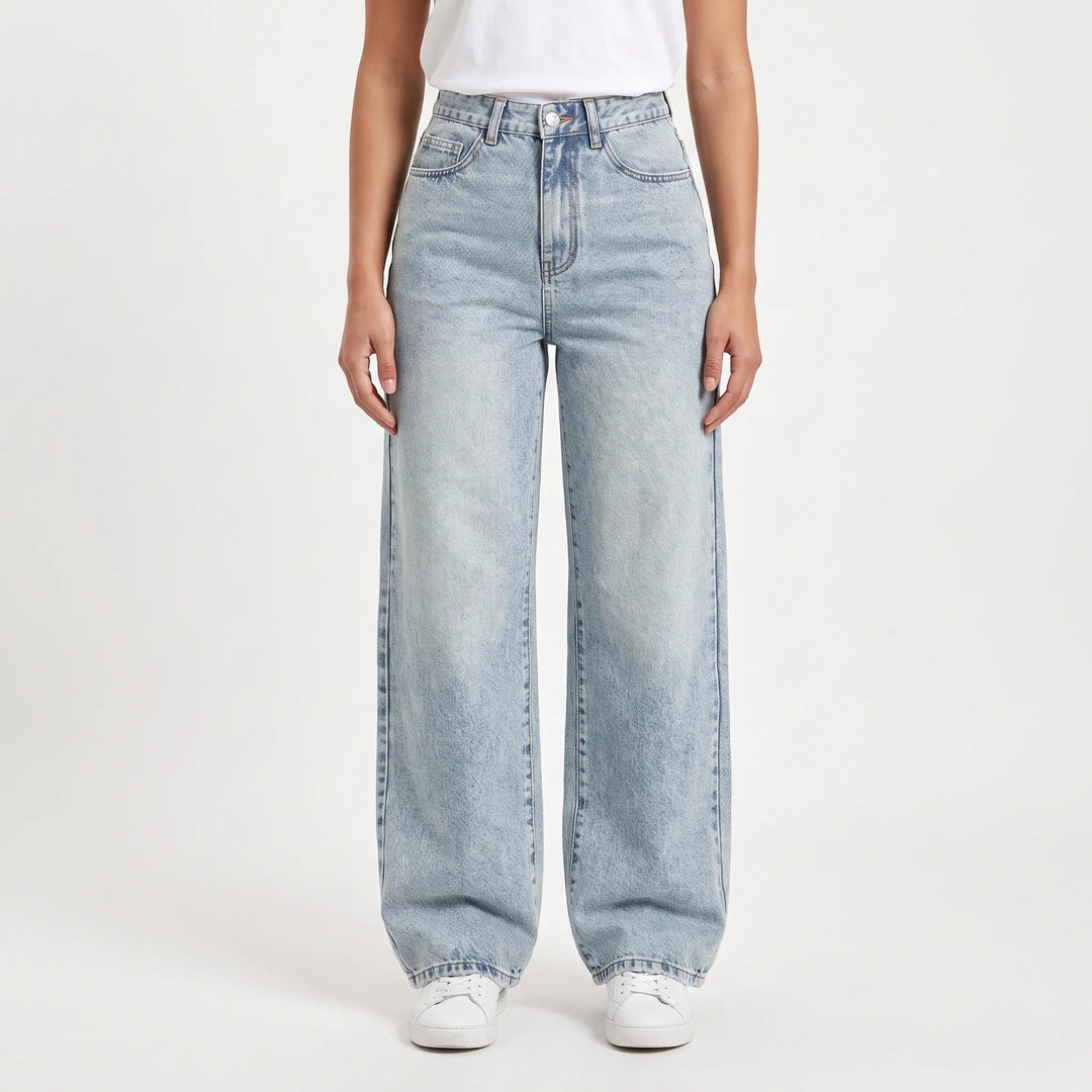 Bequeme Damen Wide Leg Jeans aus Denim mit High Waist für eine lockere Passform und stilvollen Komfort.