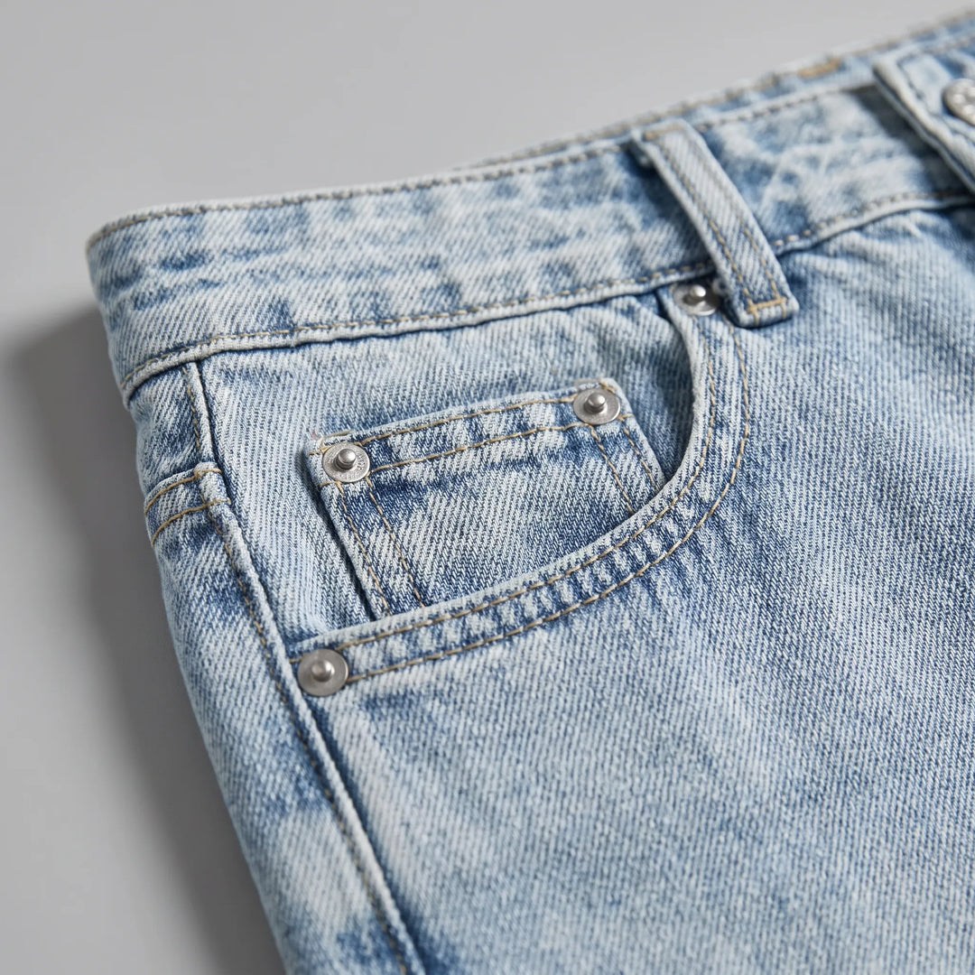 Modische Damen Wide Leg Jeans mit Hohem Bund, lockere Passform. Stilvolle Freizeitmode aus hochwertigem Denim.
