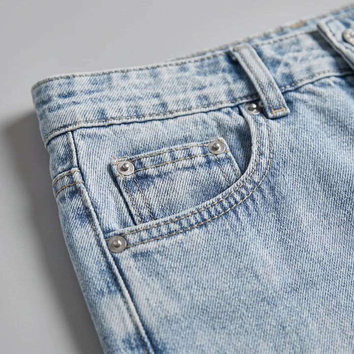 Modische Damen Wide Leg Jeans mit Hohem Bund, lockere Passform. Stilvolle Freizeitmode aus hochwertigem Denim.