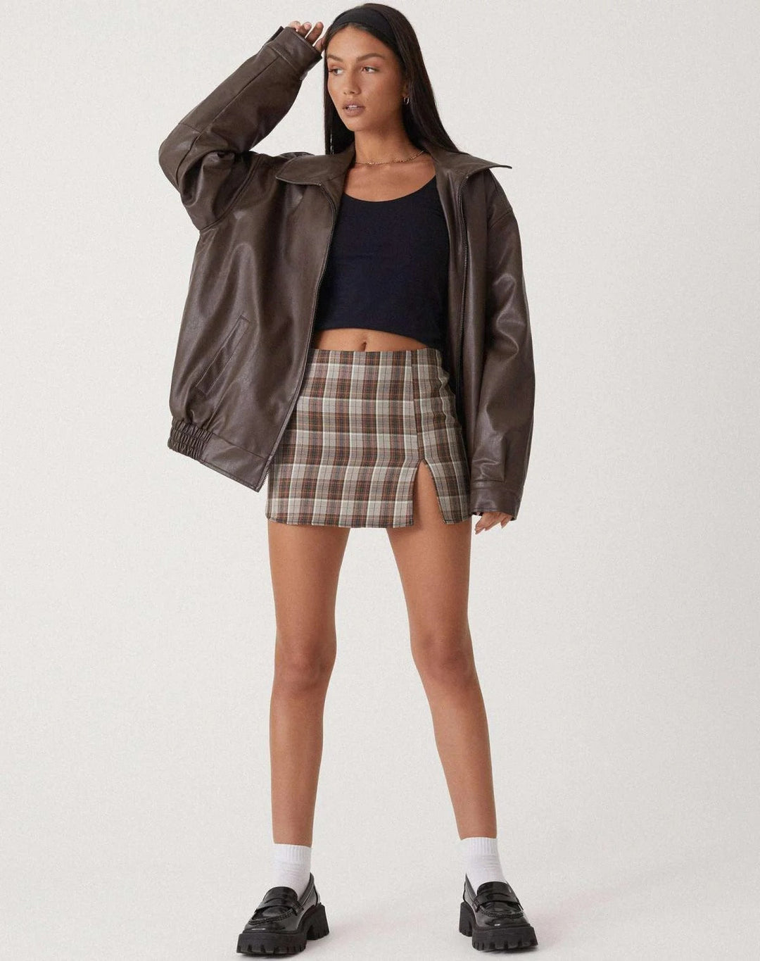 Damen Oversized Bomberjacke für modernen Streetstyle. Lässige Herbst-/Winterjacke mit Reißverschluss.