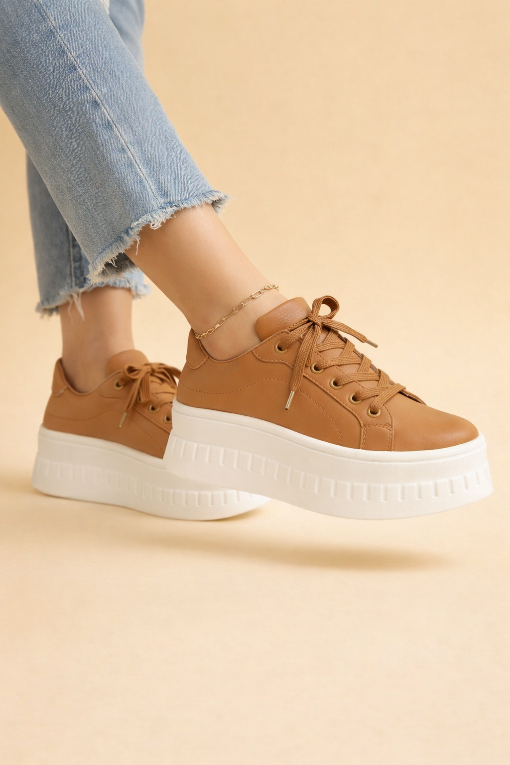 Stilvolle Damen Plateau Sneaker für Alltag & Freizeit. Moderne Freizeitschuhe mit hohem Komfort und trendigem Design.