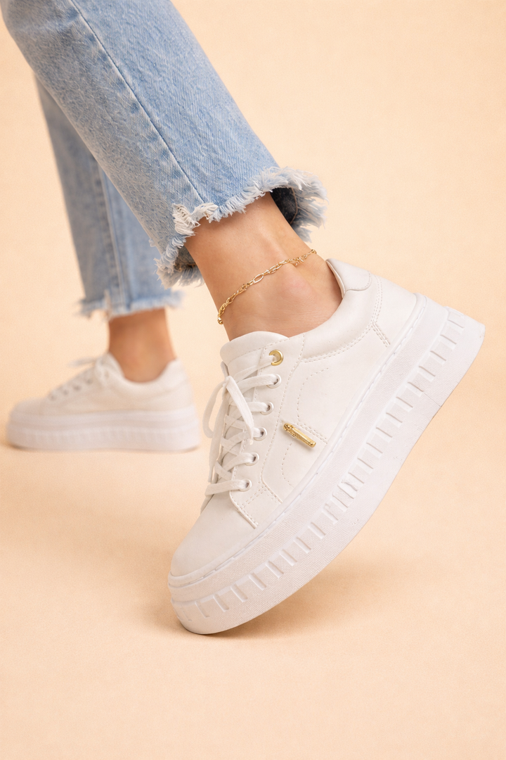 Moderne Damen Plateau Sneaker, bequeme Freizeitschuhe für Alltag & Mode. Vielseitige Damenschuhe mit Komfort.