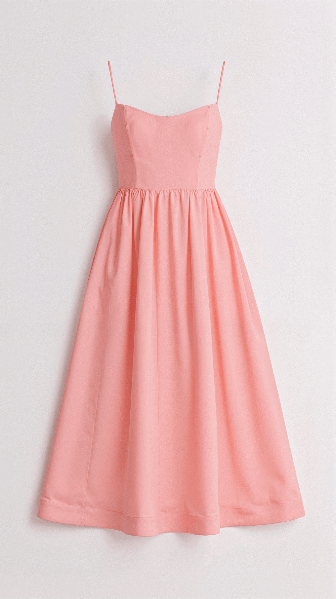 Damenkleid im Ascot-Stil, A-Linie. Midilänge, ideal für stilvolle Auftritte bei Sommerfesten.