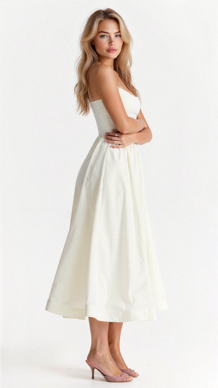 Modisches Damenkleid in Midilänge. Ascot-inspirierter A-Linien-Schnitt, elegantes Sommer-Outfit.