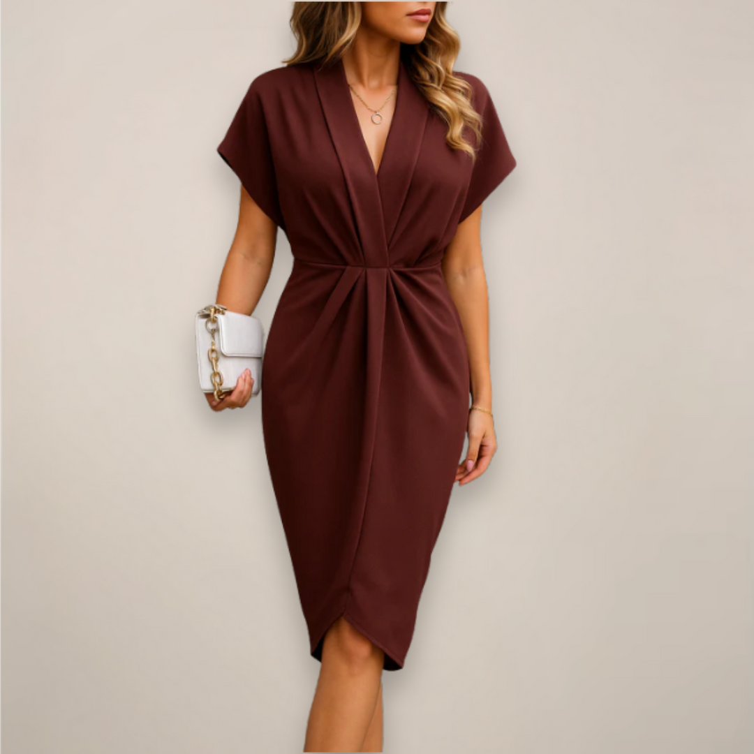 Modernes Damen Midikleid mit stilvollem Schlitz und kurzen Ärmeln für eine elegante Silhouette.