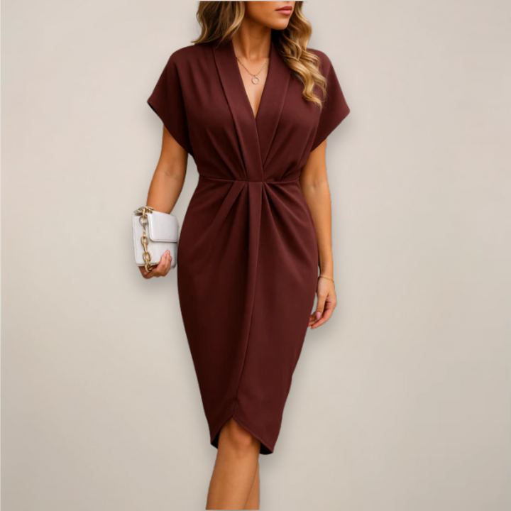 Modernes Damen Midikleid mit stilvollem Schlitz und kurzen Ärmeln für eine elegante Silhouette.