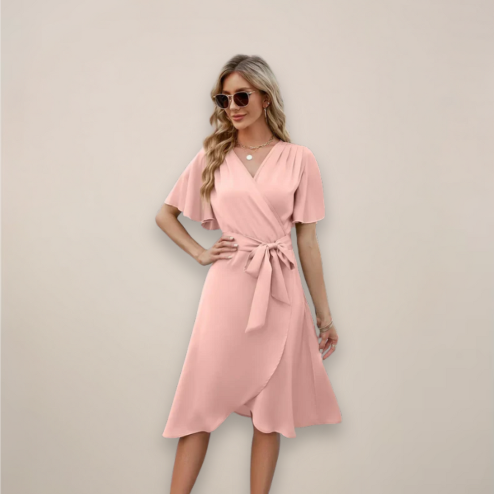 Fließendes Damen Wickelkleid in Midilänge mit modischem Knotendetail vorne, ideal als elegantes Sommerkleid.