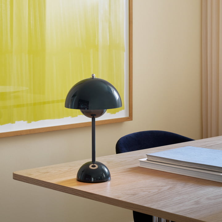Schlichte Eleganz: MoonGlow LED Lampe, kabellos, dimmbar, passt in jedes Interieur.