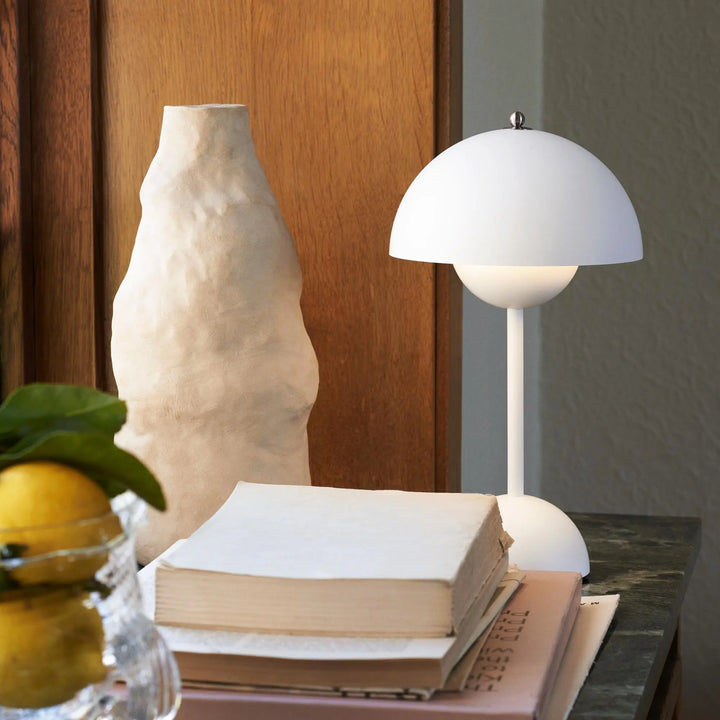 Designlampe MoonGlow: kabellose LED Leuchte für stilvolle Wohnzimmer-Beleuchtung.