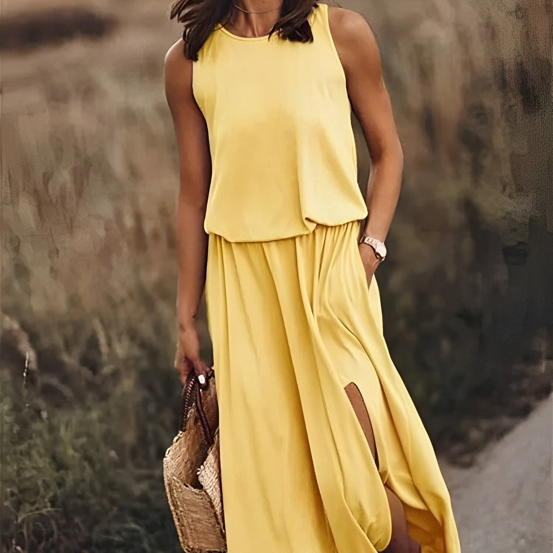 Gelbes, ärmelloses Damen Maxikleid mit elegantem Retro-Muster. Ein fließendes Sommerkleid für jeden Anlass.
