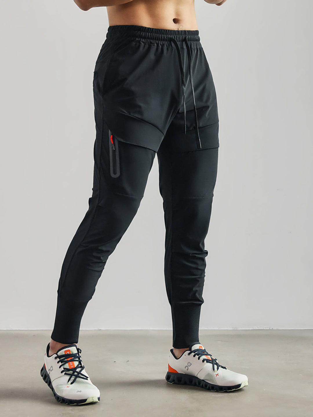 Herren Stretch-Athletikhose in Schwarz, ideal für Training & Alltag, bietet maximale Flexibilität und Komfort.