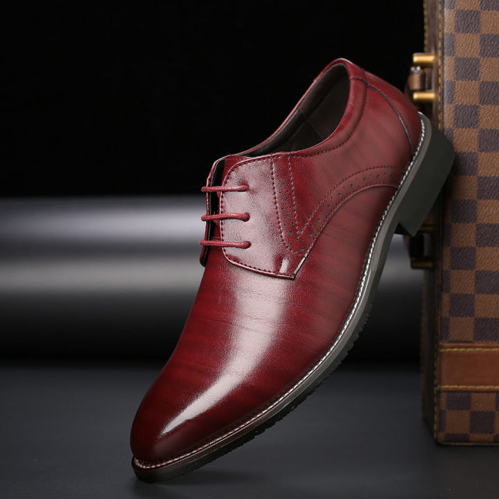 Bequeme Herren Schnürschuhe Lennard mit stilvollen Brogue-Details, perfekt als Alltagsschuhe und Business-Schuhwerk.