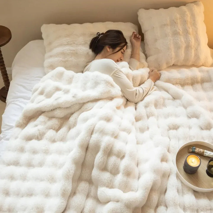 Flauschige WarmWol Kuscheldecke, super weich und gemütlich, perfekt zum Entspannen zuhause.