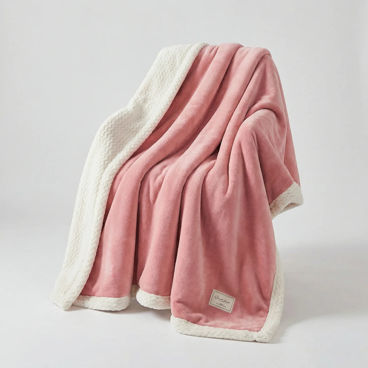 Weiche Kuscheldecke in Grün, beidseitig flauschig. Für gemütliche Abende und entspannten Schlaf.