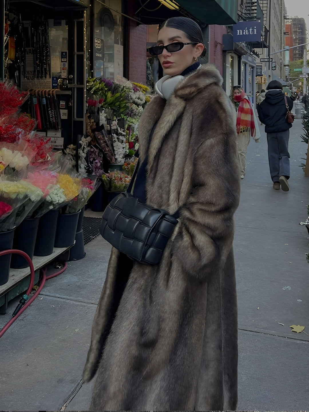 Eleganter Wintermantel für Damen, modisch und wärmend. Ideal für einen stilvollen Auftritt.